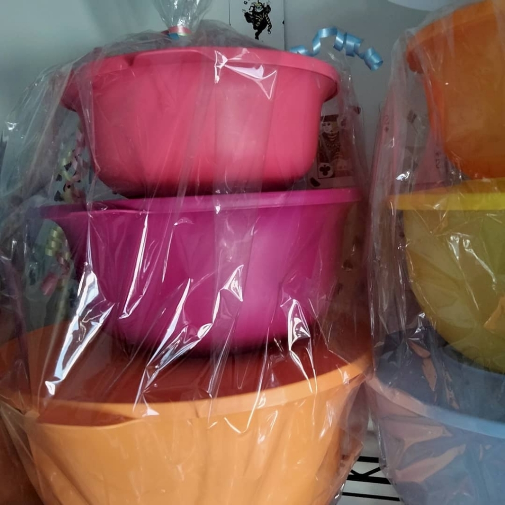 New!!! Tupperware